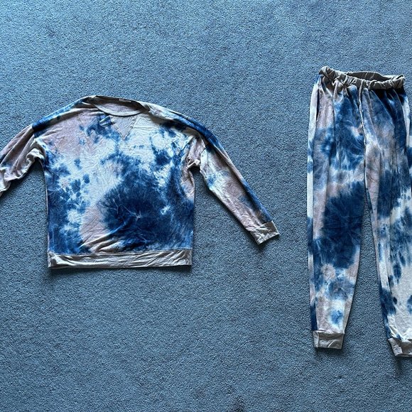 GeeGee Women's Blue & White Tie-Dye Sweater/Sweatpants Set Size Small - Picture 1 of 9